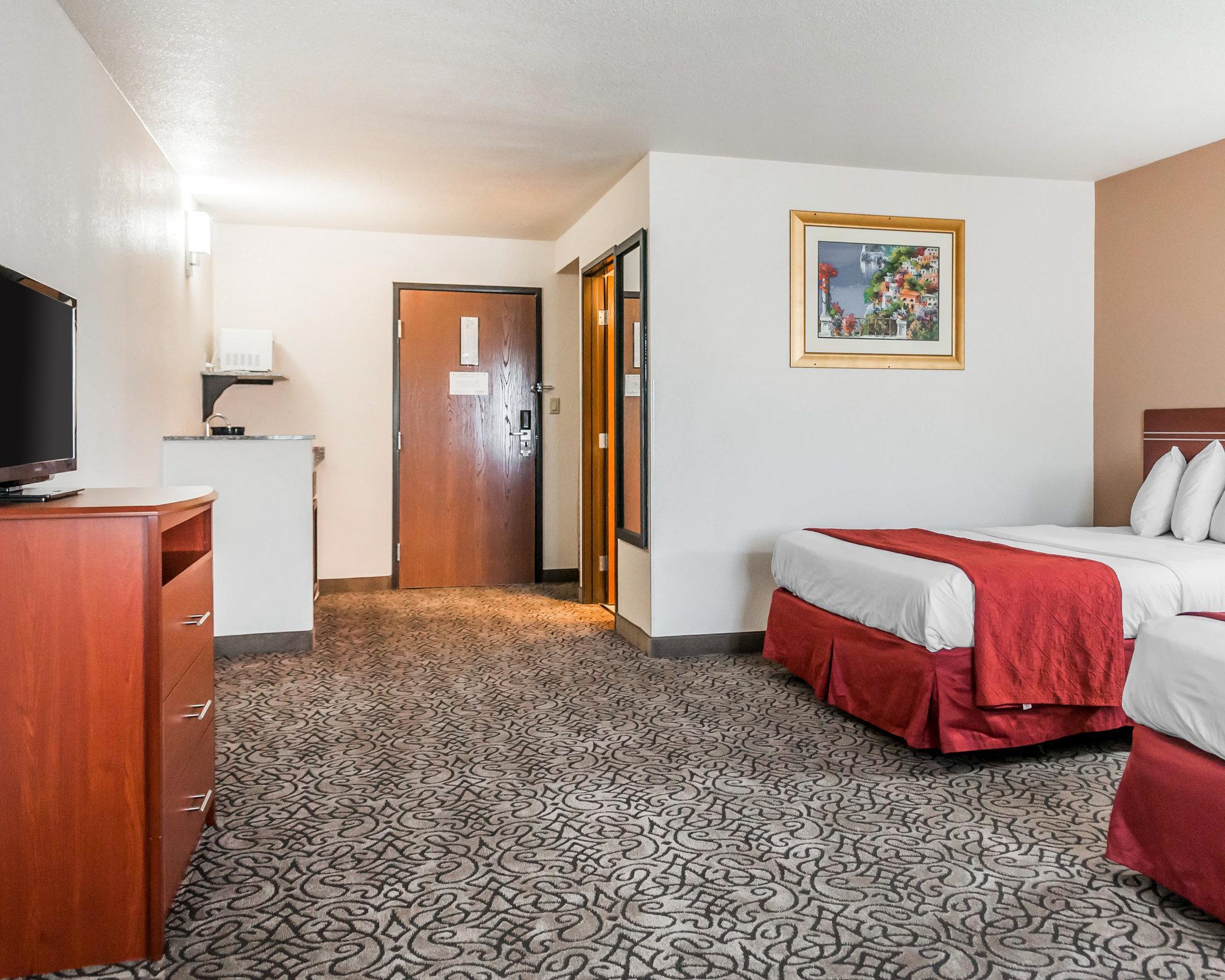 Comfort Inn & Suites Pueblo Exterior photo